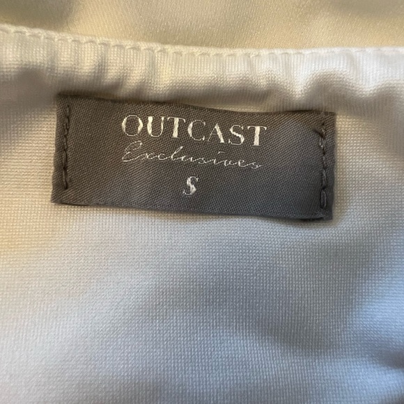 Elegant White Draped Dress - Picture 3 of 3